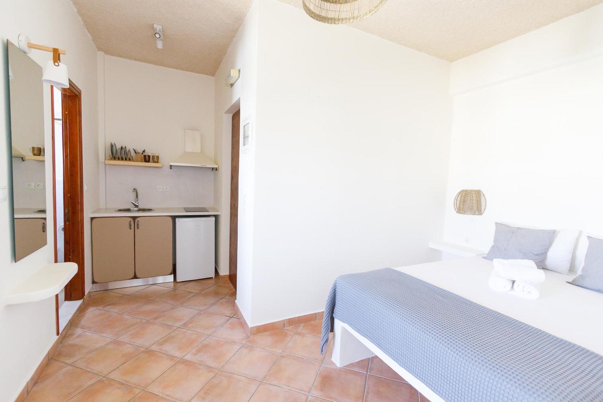 Ligaries Aparthotel Kini Екстериор снимка