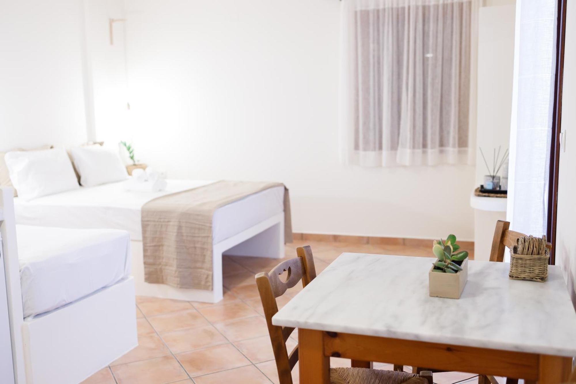 Ligaries Aparthotel Kini Екстериор снимка