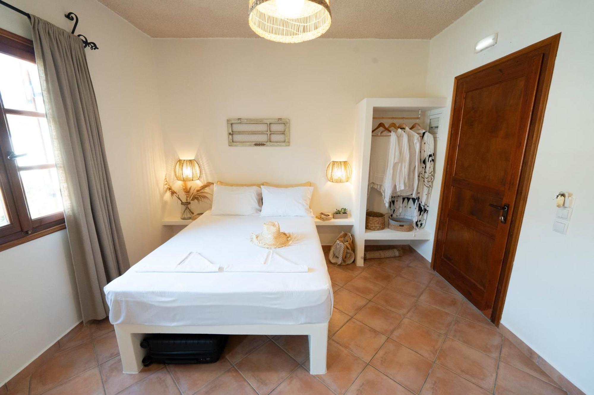 Ligaries Aparthotel Kini Екстериор снимка