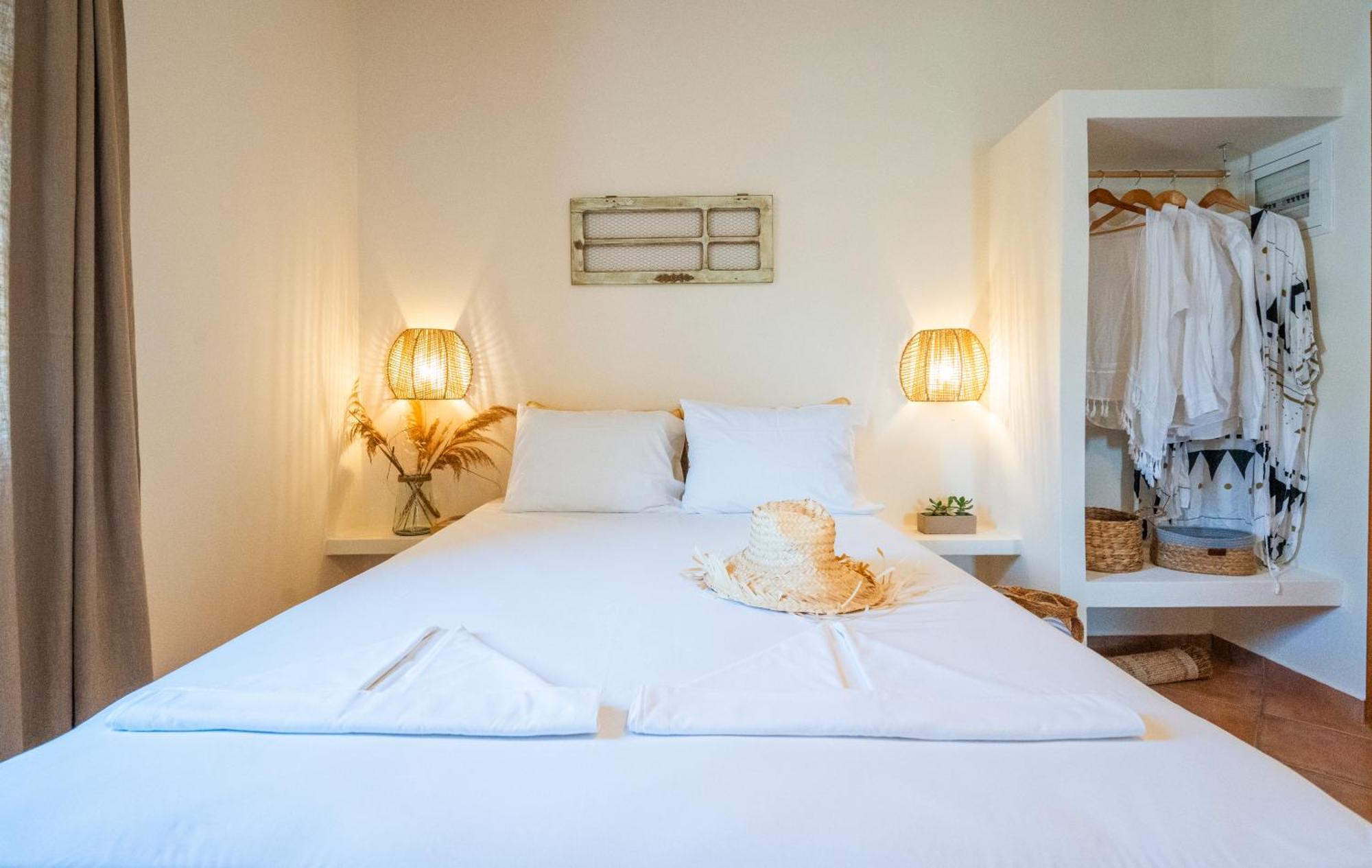 Ligaries Aparthotel Kini Екстериор снимка
