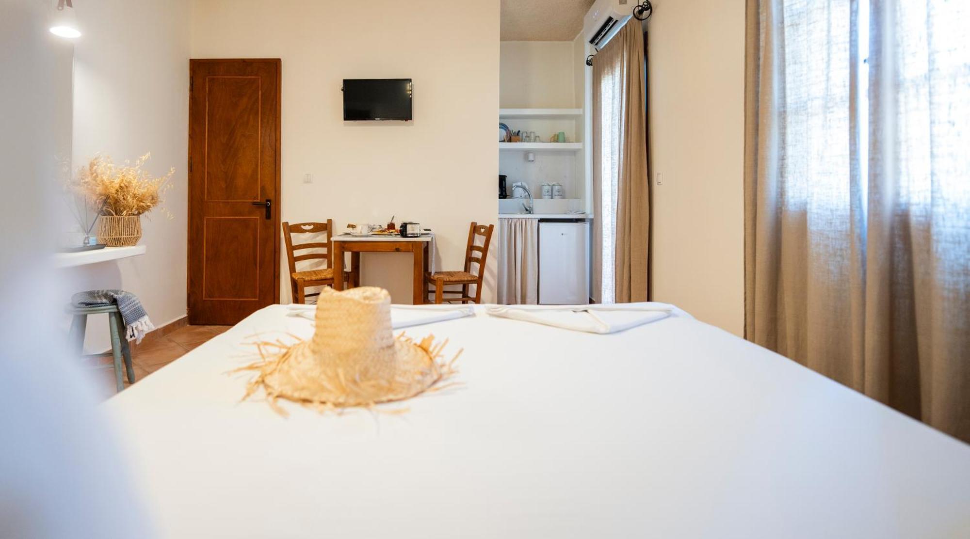 Ligaries Aparthotel Kini Екстериор снимка